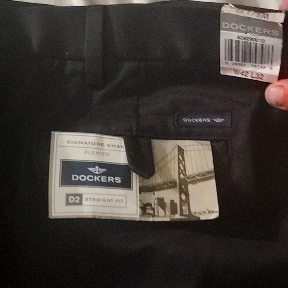 Dockers signature khaki pleated strait fit pants